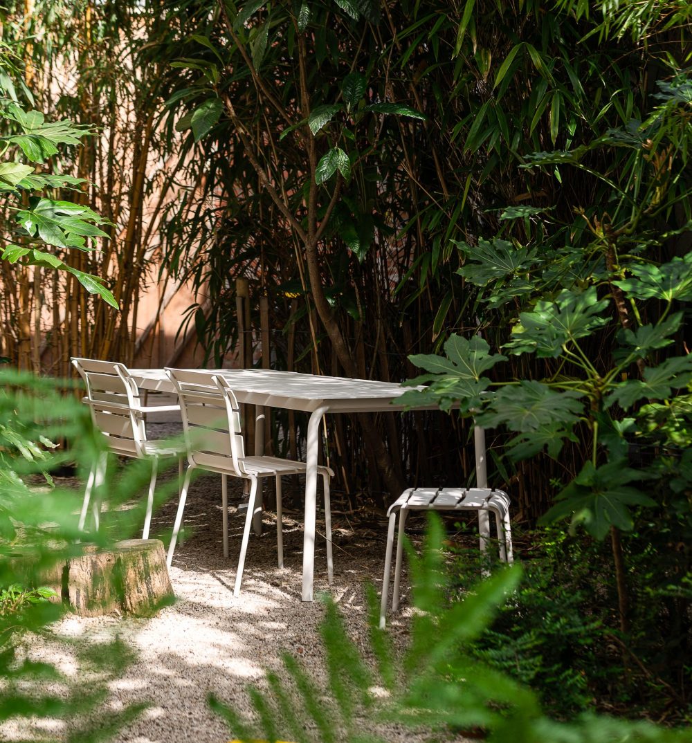 Tabouret Aligned-Marteen Baas-Off White-Savannah Bay Gallery Outdoor 3
