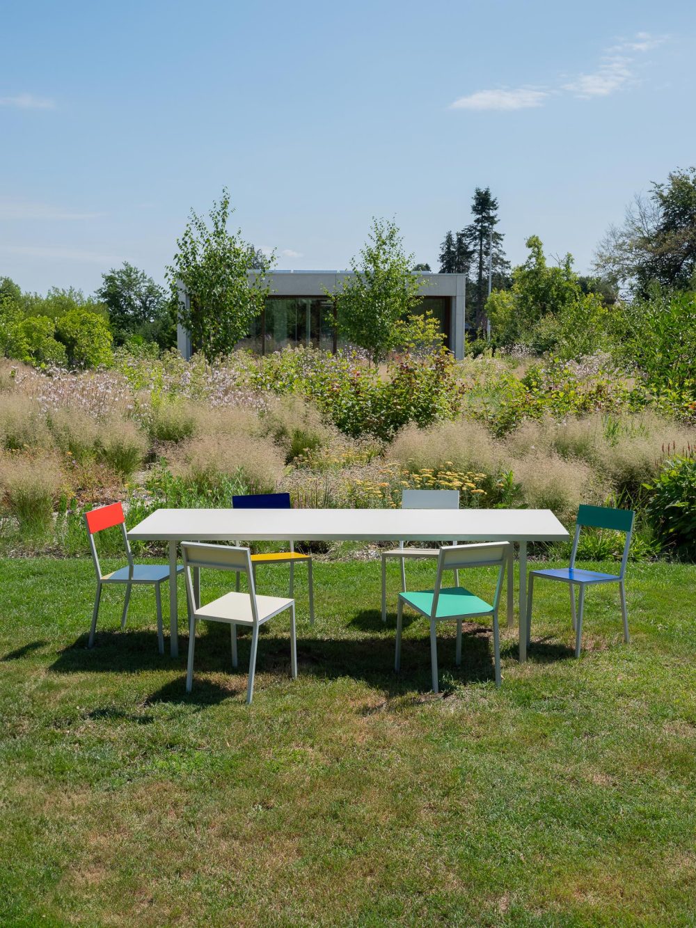Chaise d'exterieur Alu Chair - Muller Van Severen Savannah Bay Gallery Outdoor-6