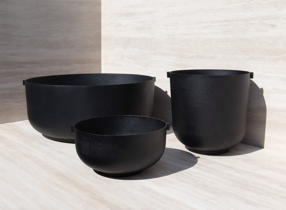 Savannah Bay Gallery-Vases-Pots-Exterieur-Decoration-Jardin-Castle par Friends and Founders-02
