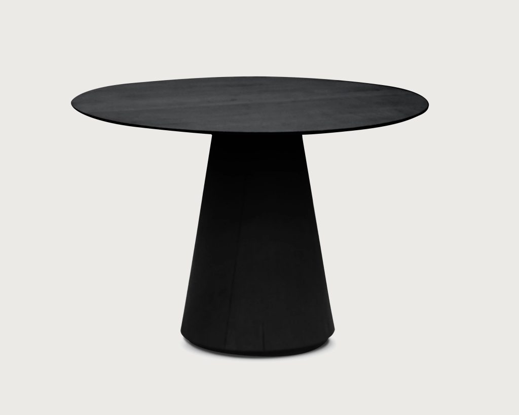 Amok Outdoor Dining Table by Carmworks et Savannah Bay Gallery Outdoor
